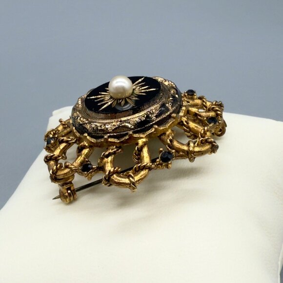 Vintage LJM Etruscan Black Glass Brooch Gold Tone Revival - Picture 3 of 11